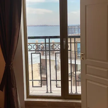 Penthouse Happy Moments 2 Σάνι Μπιτς