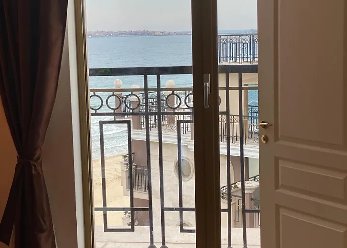 Penthouse Happy Moments 2 Σάνι Μπιτς