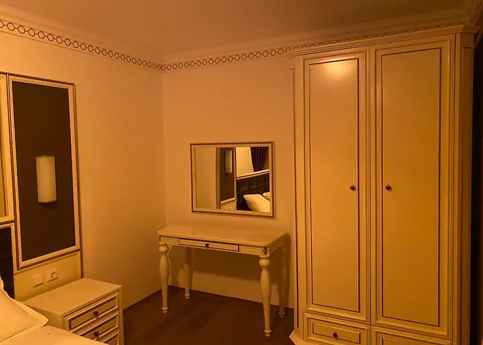 Penthouse Happy Moments 2 * Σάνι Μπιτς